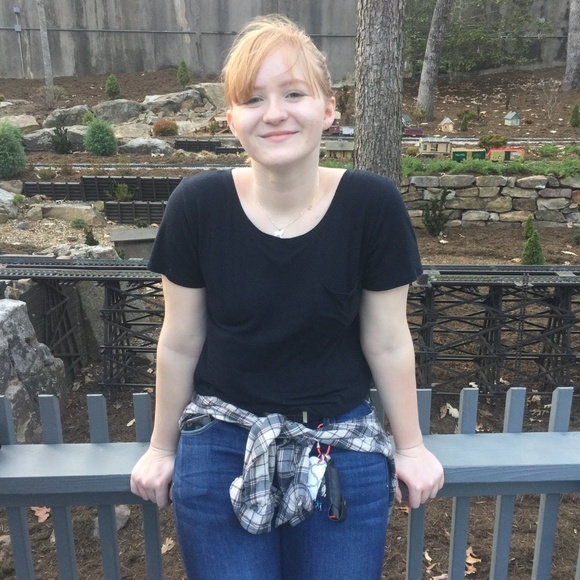 Meet your Posher, Emily - Picture 4 of 9